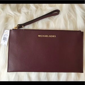 Michael Kors 👜 Large leather zip clutch wristlet